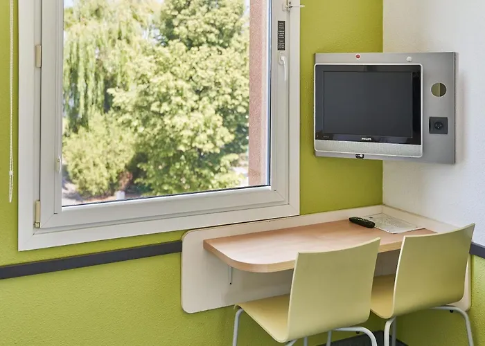 Ibis Budget Poludnie فندق