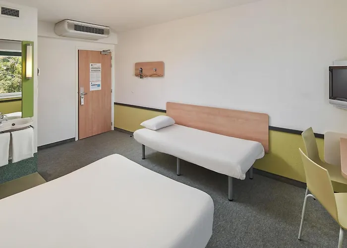 Ibis Budget Poludnie فندق *