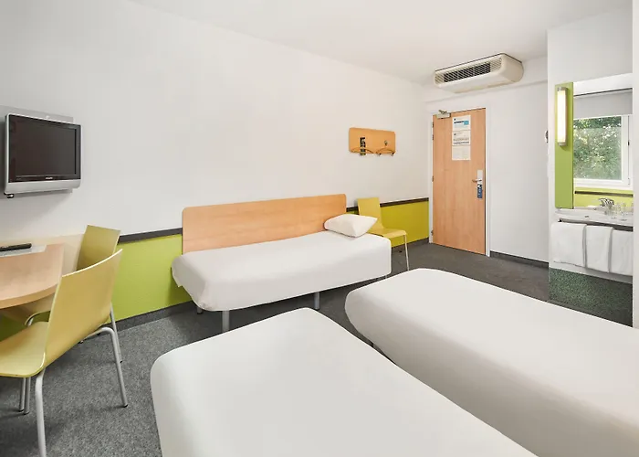 Ibis Budget Poludnie فندق *