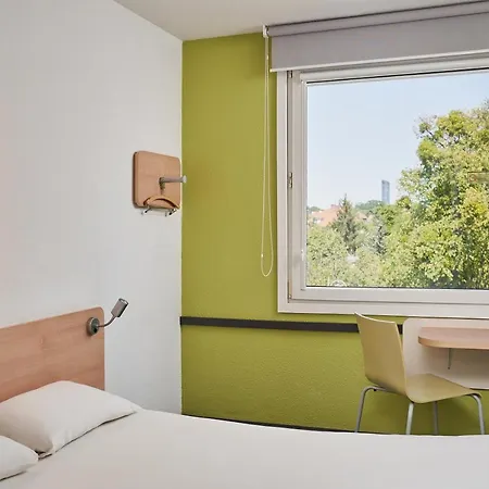 Отель Ibis Budget Poludnie