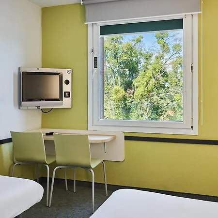 Ibis Budget Poludnie 호텔 *